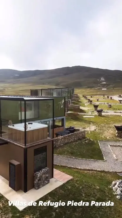 Terraza de vidrio con jacuzzi